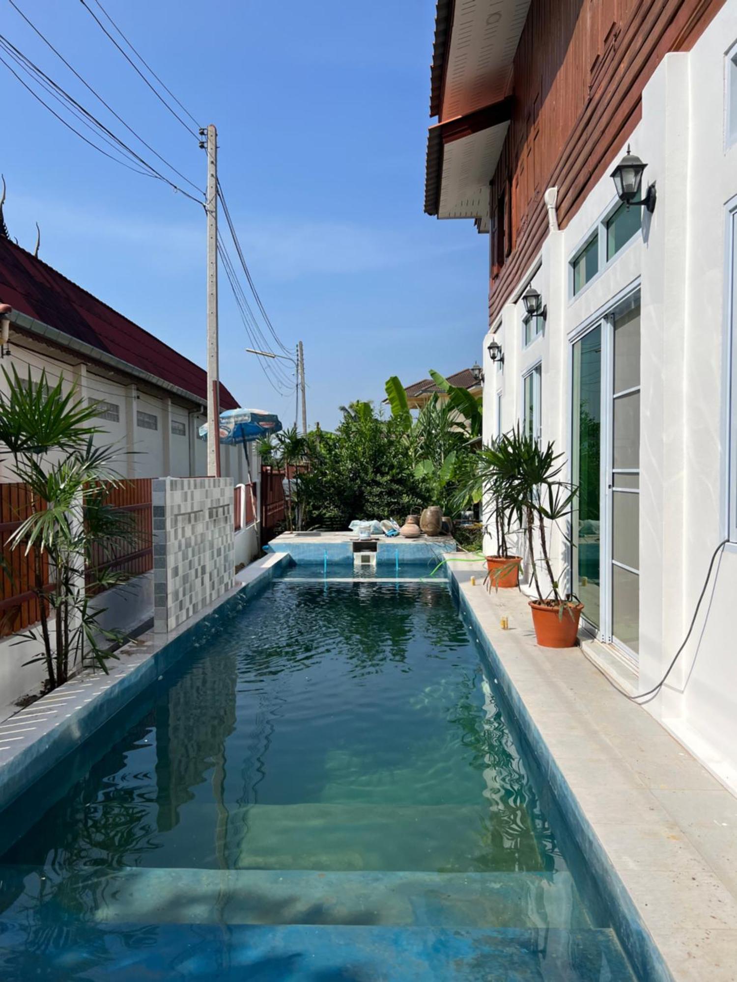 Thai- American With Swimming Pool 度假居 *